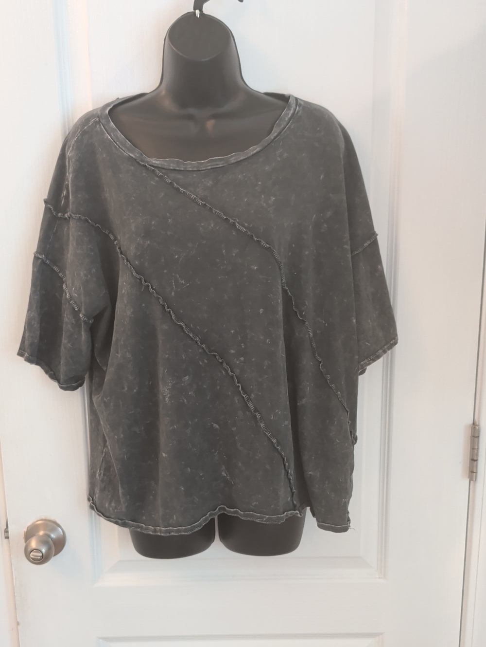 Fantastic Fawn Washed Black Short-Sleeve Tee Size Medium